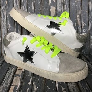 Madden Girl Silver Star Sneakers Women’s Size 10M